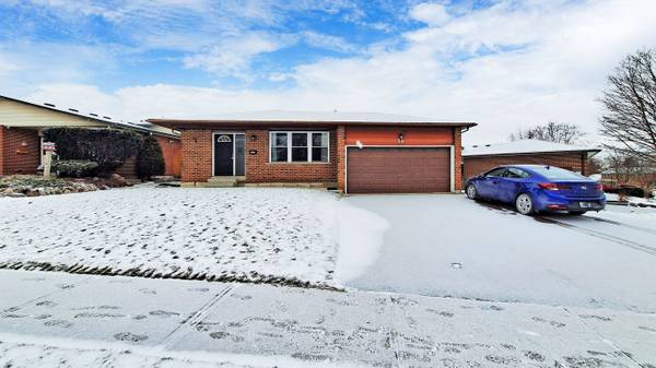 Newmarket, ON L3Y 6A6,39 Portland CRES #A