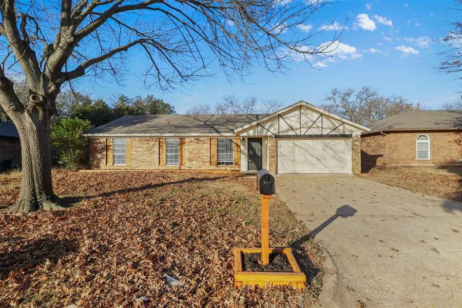 6414 Willow Springs Drive, Arlington, TX 76001