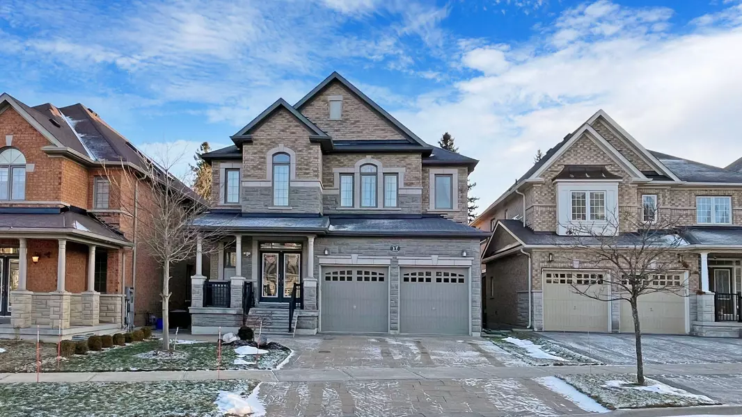 17 Magdalan CRES, Richmond Hill, ON L4E 0W4