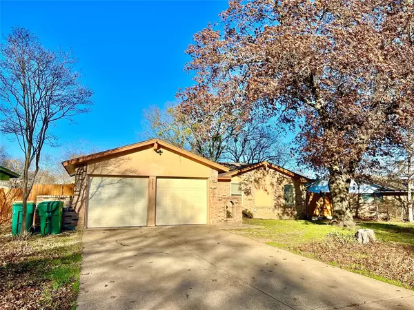 713 Lisa Lane, Cedar Hill, TX 75104