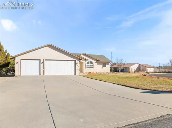 Pueblo, CO 81005,5393 Cragmoor DR