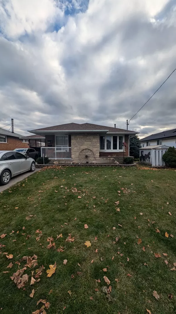 Clarington, ON L1C 1C1,78 Parkway CRES #Upper