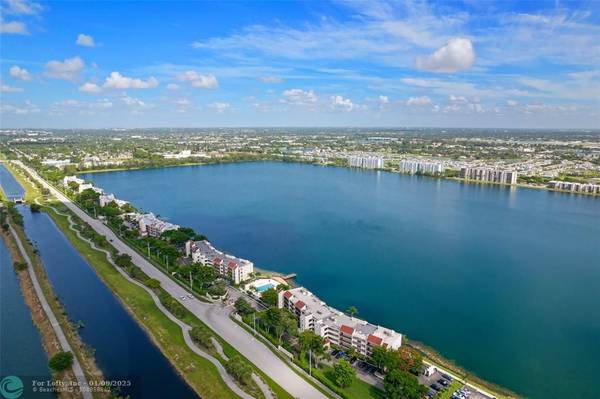 Oakland Park, FL 33309,113 Lake Emerald Dr  #107