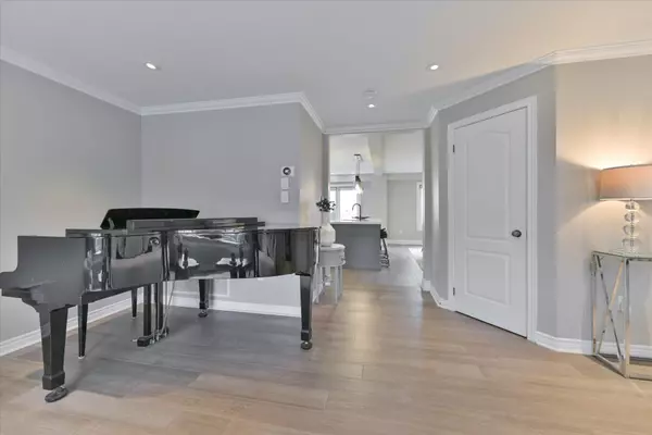 Oakville, ON L6M 5H1,3082 Highbourne CRES