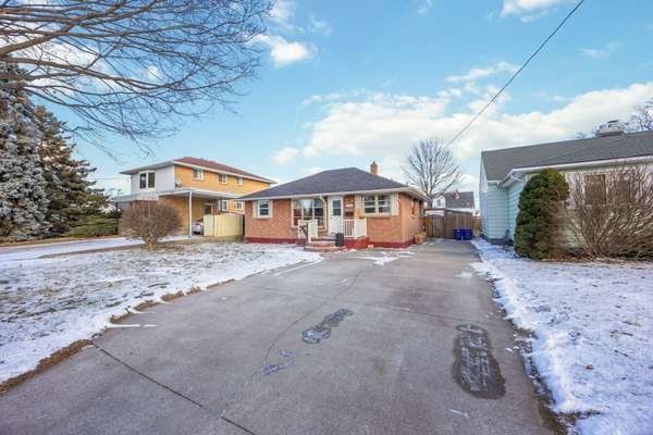 Lambton, ON N7T 7A8,702 Rayburne AVE