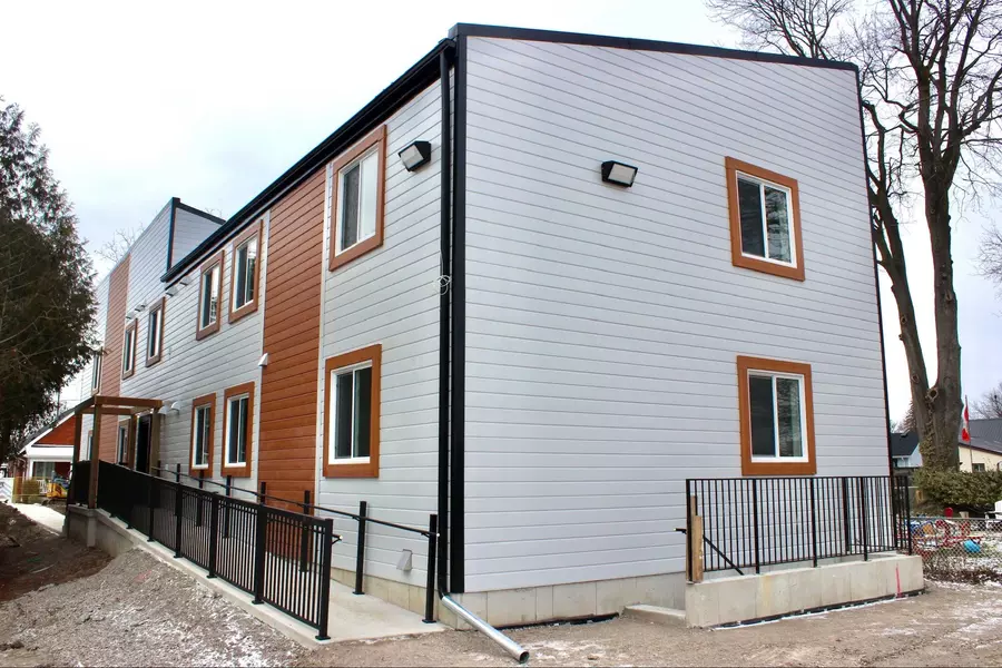 9 Miller ST #2, St. Thomas, ON N5P 3E6