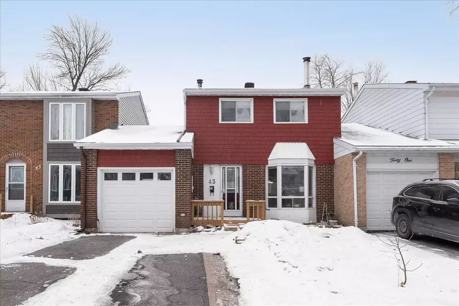 43 Valewood CRES, Blackburn Hamlet, ON K1B 4G1