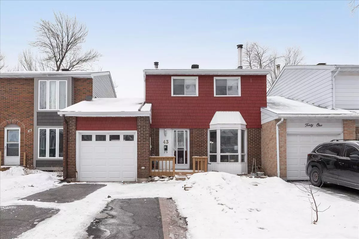 Blackburn Hamlet, ON K1B 4G1,43 Valewood CRES