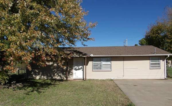 104 Gatewood Drive, Chickasha, OK 73018