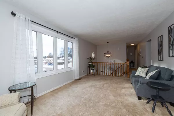 Owen Sound, ON N4K 6S8,492 8th AVE E