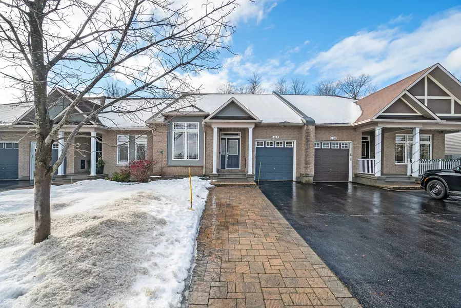 418 Statewood DR, Kanata, ON K2K 0B7