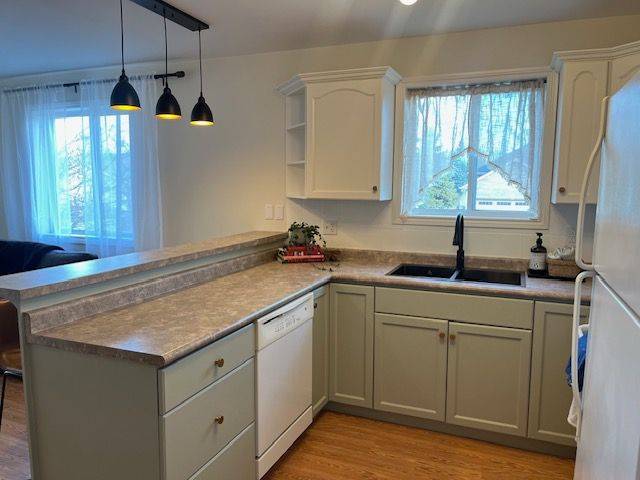 Lakeshore, ON N8L 0P8,1043 King Richard CT N