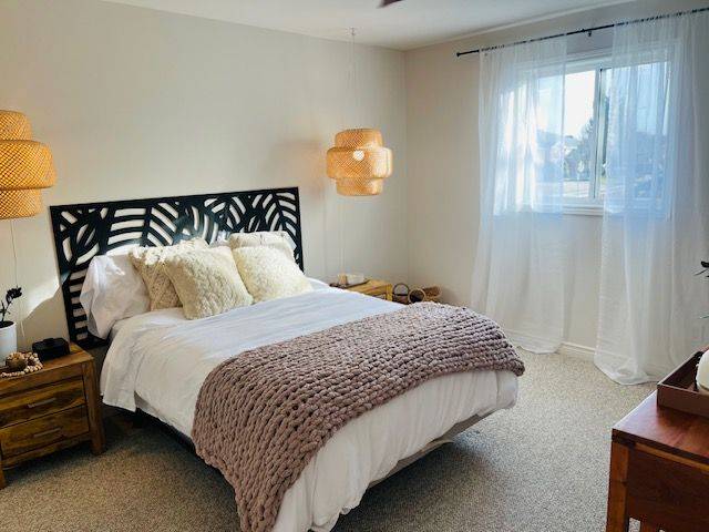Lakeshore, ON N8L 0P8,1043 King Richard CT N