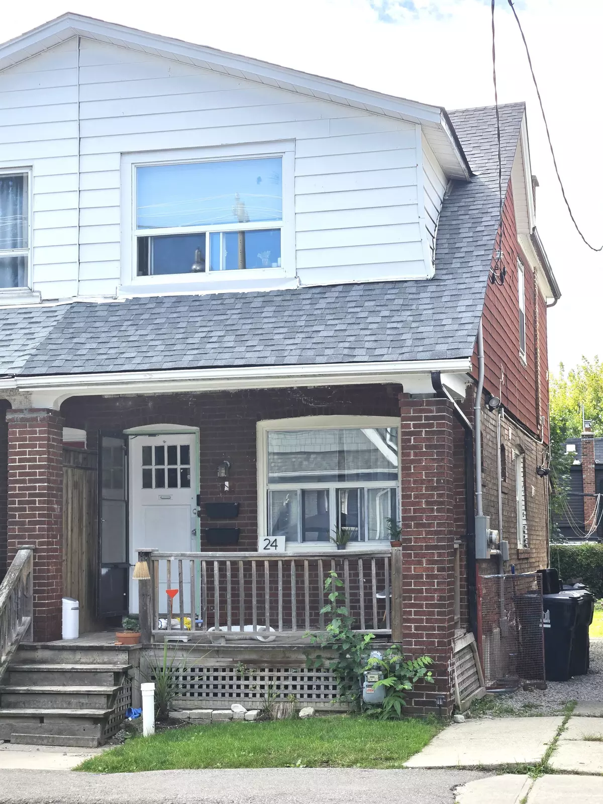 Toronto, ON M4L 2P4,24 Greenwood AVE #1