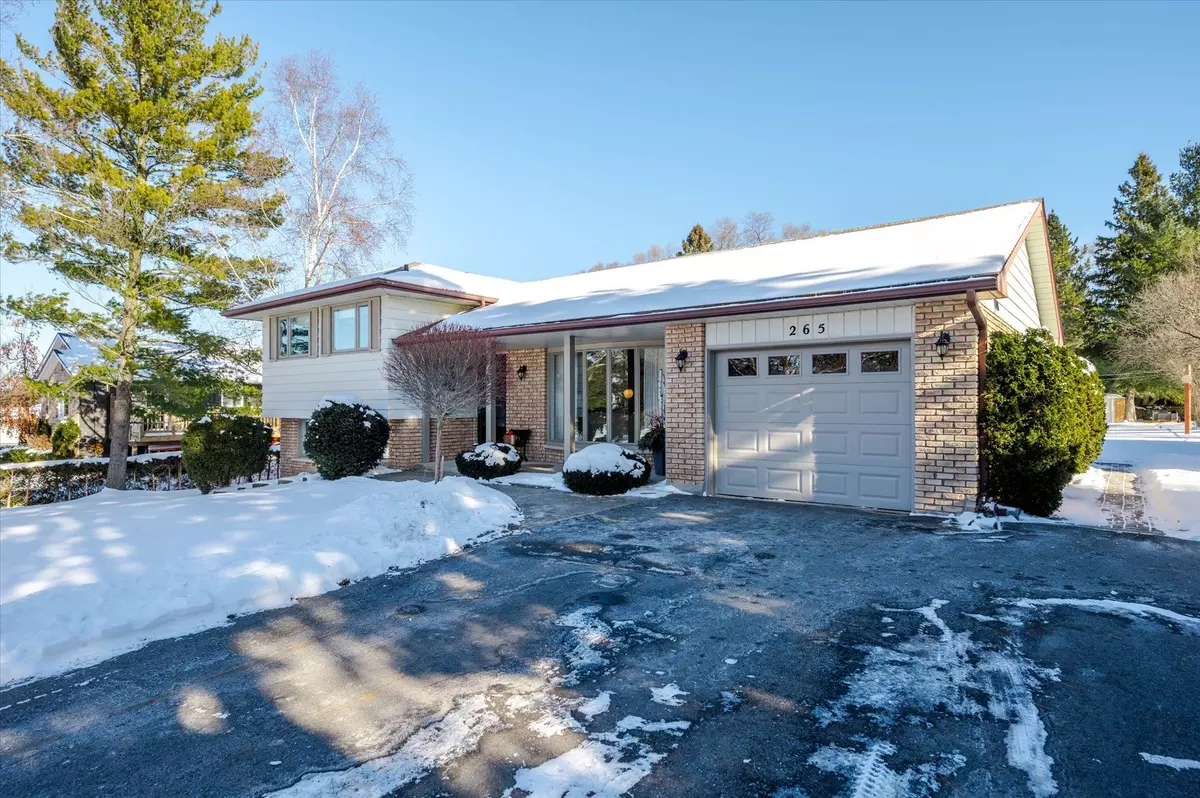 Smith-ennismore-lakefield, ON K9J 6X4,265 Carolyn AVE