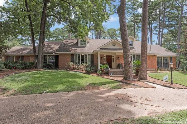 8327 Suffolk Drive, Shreveport, LA 71106