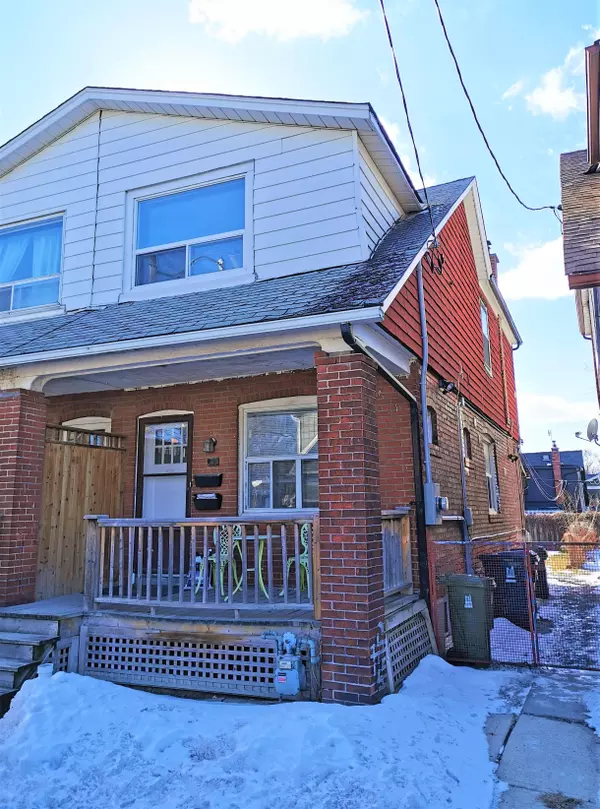 Toronto E01, ON M4L 2P4,24 Greenwood AVE #1