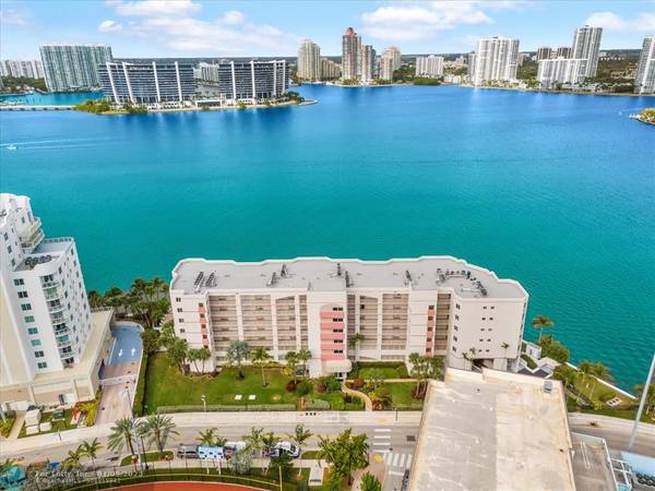 Sunny Isles Beach, FL 33160,18260 N Bay Rd  #304