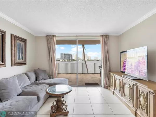 Sunny Isles Beach, FL 33160,18260 N Bay Rd  #304