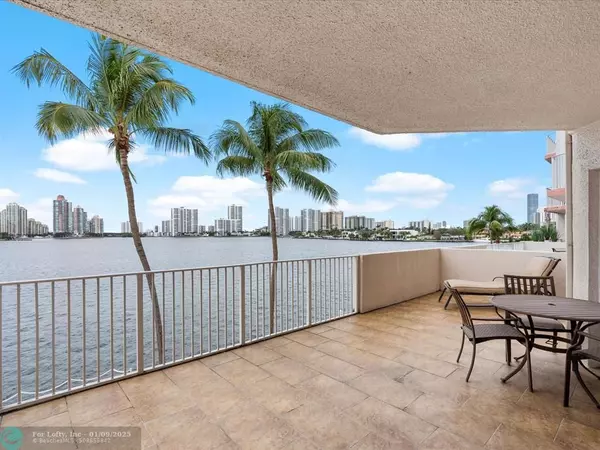 Sunny Isles Beach, FL 33160,18260 N Bay Rd  #304