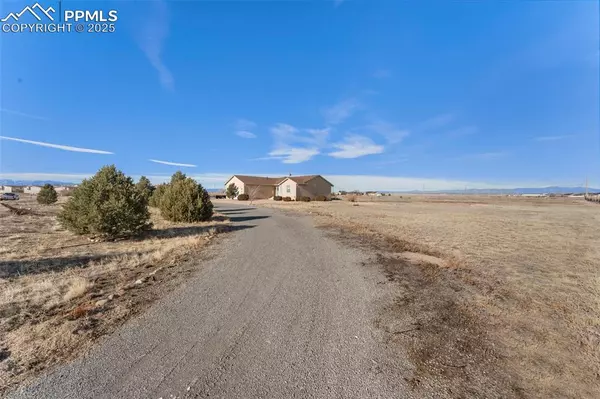 Pueblo, CO 81007,613 E Earl DR