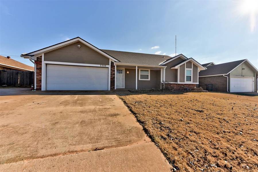 2300 E Hills Drive, Moore, OK 73160