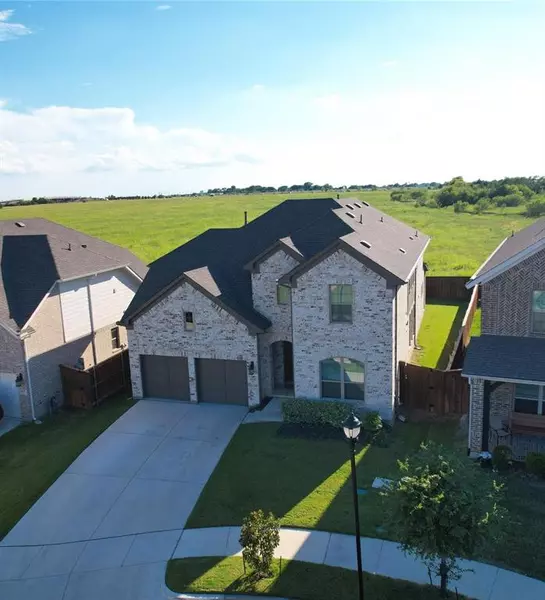 1105 Maverick Drive, Mansfield, TX 76063