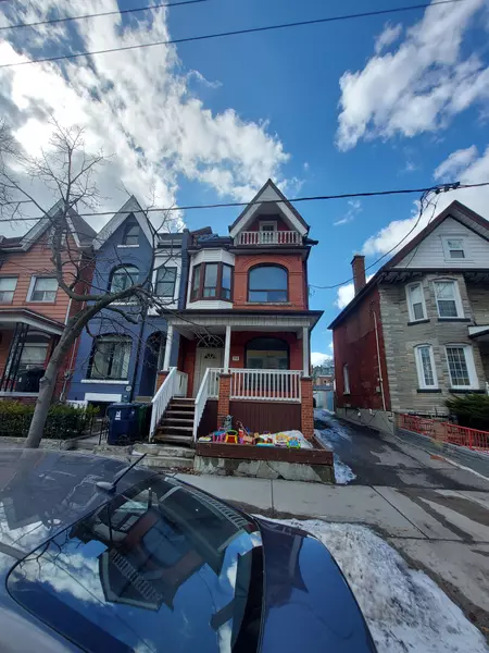 70 Lansdowne AVE, Toronto W01, ON M6K 2V9