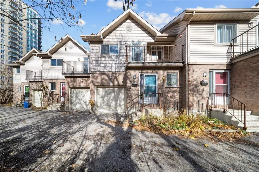 67 Carillon ST, Vanier And Kingsview Park, ON K1L 5Y6