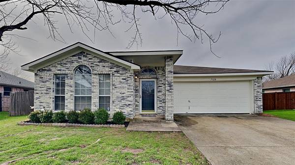 7328 Royal Oak Drive,  Benbrook,  TX 76126