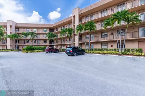 Sunrise, FL 33322,10101 Sunrise Lakes Blvd  #303