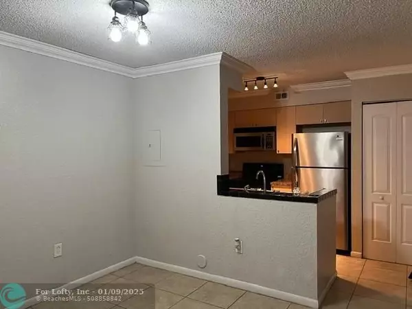 Oakland Park, FL 33309,2861 N Oakland Forest Dr  #105