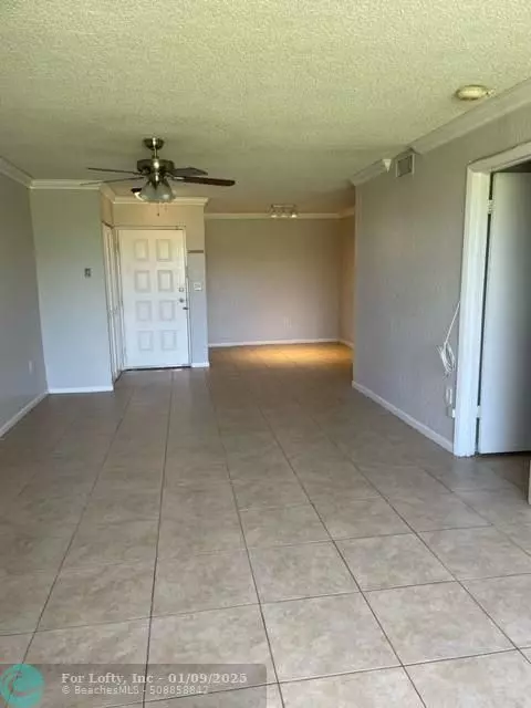 Oakland Park, FL 33309,2861 N Oakland Forest Dr  #105