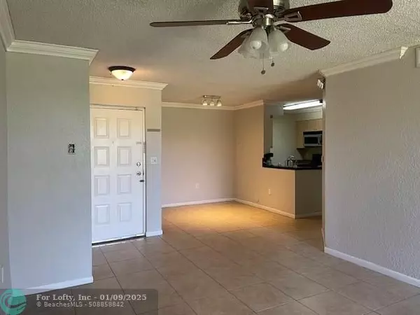 Oakland Park, FL 33309,2861 N Oakland Forest Dr  #105