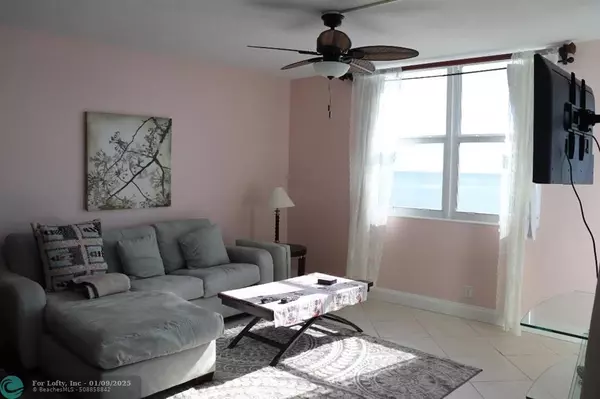 Hollywood, FL 33019,3001 S Ocean Dr  #1011