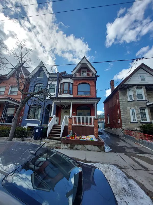 70 Lansdowne AVE, Toronto W01, ON M6K 2V9