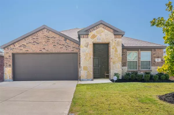 952 Alton Drive, Aubrey, TX 76227