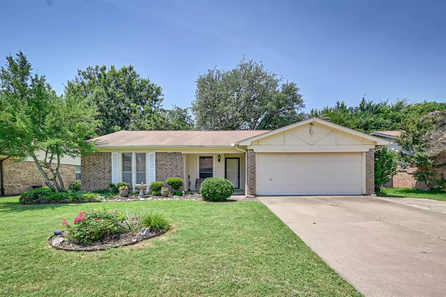 441 NW Charlyne Drive, Burleson, TX 76028