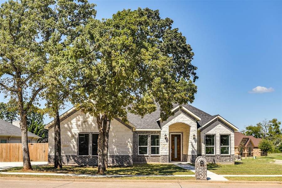 1204 Oak Harbor Boulevard, Azle, TX 76020