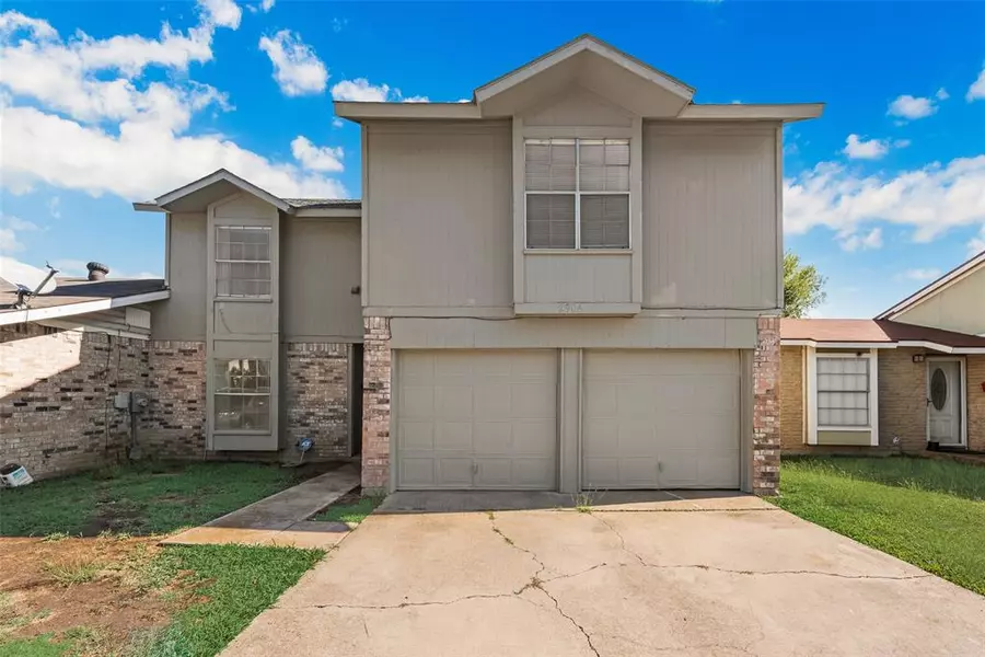 2906 Birchbrook Street, Grand Prairie, TX 75052