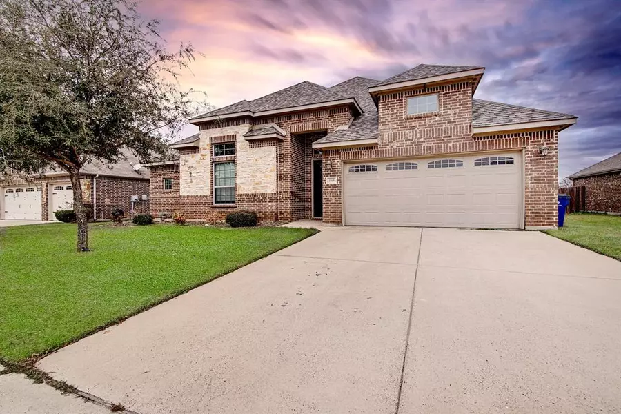 1168 Sapphire Lane, Burleson, TX 76058