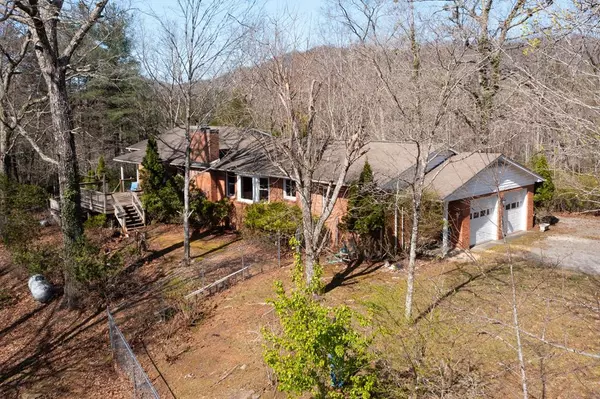 14 Wells Road,  Brasstown,  NC 28902