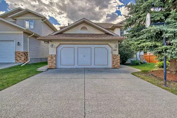 296 Edgebank CIR Northwest, Calgary, AB T3A 4V9