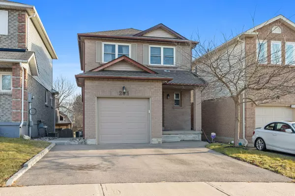 203 Lichen CRES, Oshawa, ON L1J 7W7