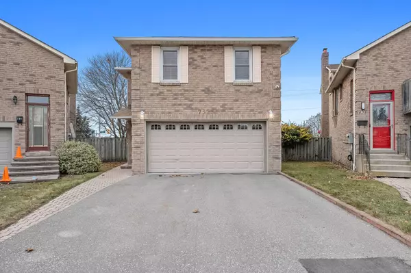 732 Abingdon CT, Pickering, ON L1W 3M7