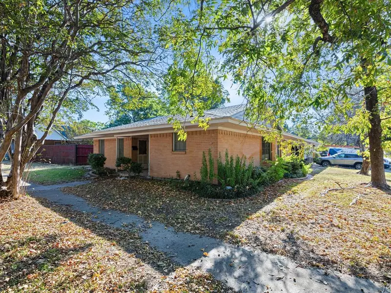 409 W Crockett Street, Ennis, TX 75119