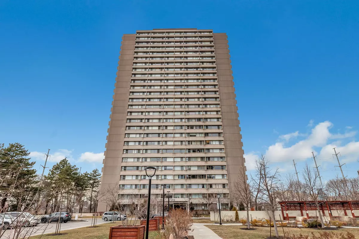 Toronto, ON M3C 1S8,725 Don Mills RD #401