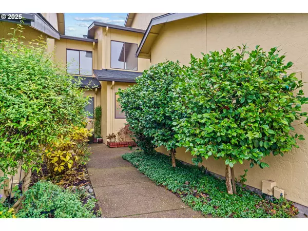 Eugene, OR 97401,585 WIMBLEDON CT