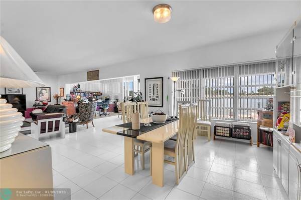 Bay Harbor Islands, FL 33154,9200 W Bay Harbor Dr  #1B