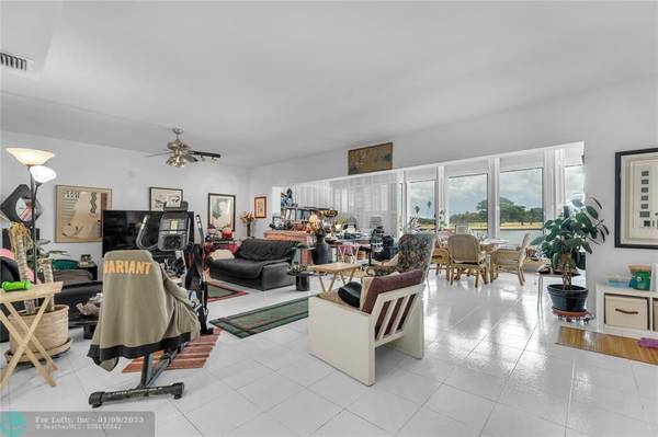 Bay Harbor Islands, FL 33154,9200 W Bay Harbor Dr  #1B